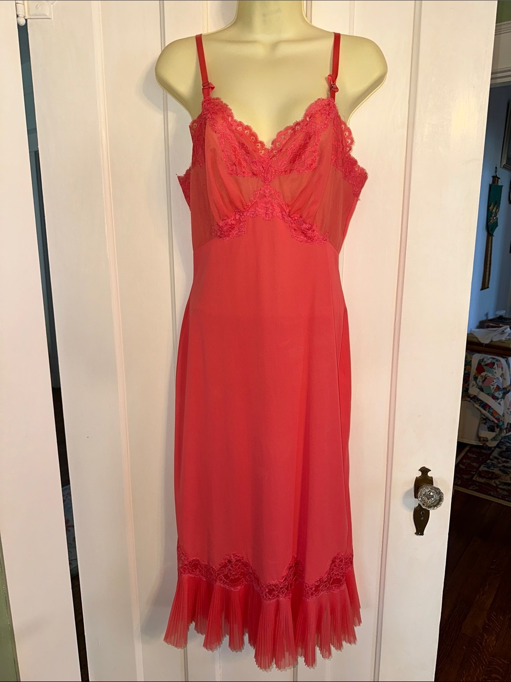 Vintage 50s/60a Vanity Fair Salmon Pink Nylon Lace-Trim Chemise Slip